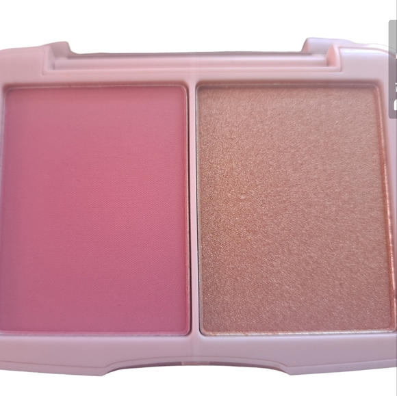 Half Caked Double dipper color duo blush and highlight in girls' tours - Picture 2 of 9